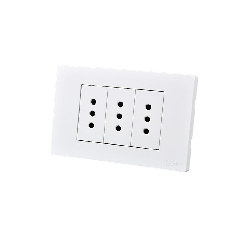 Tomacorriente Triple Puenteado Armado 10A Blanco SEC