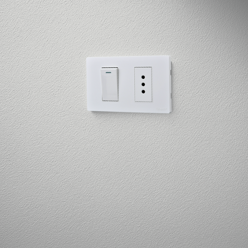 Interruptor Puenteado Armado 9/12 16A + Tomacorriente 10A Blanco SEC