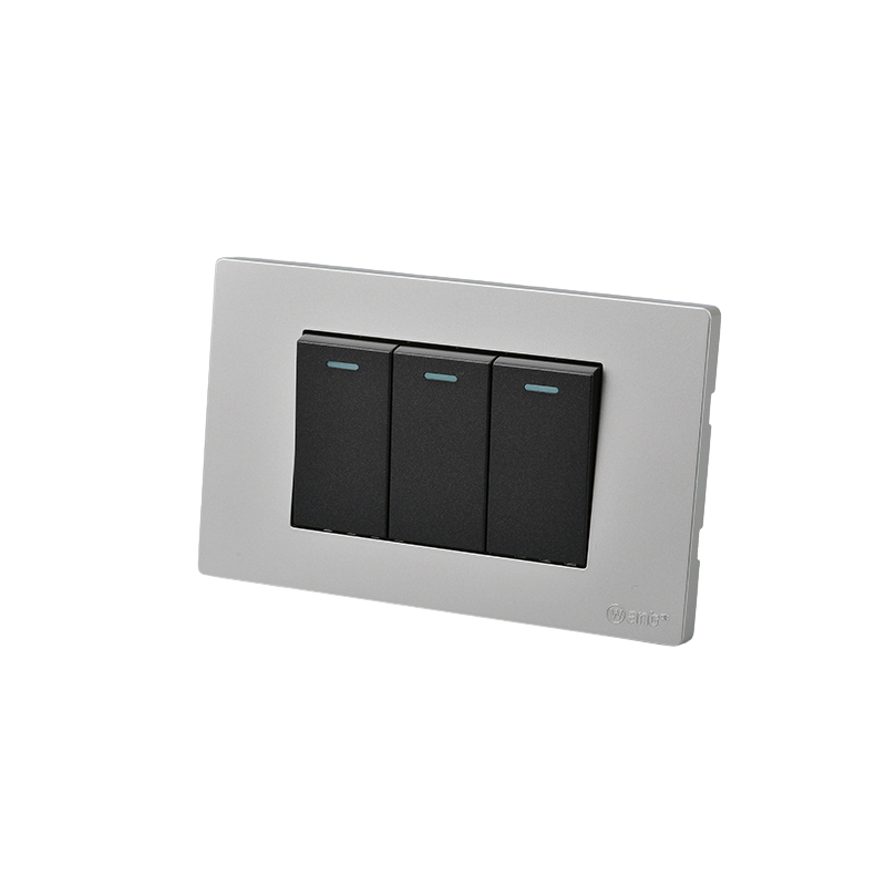 Interruptor Triple Armado 9/12 16A Plateado/Negro SEC