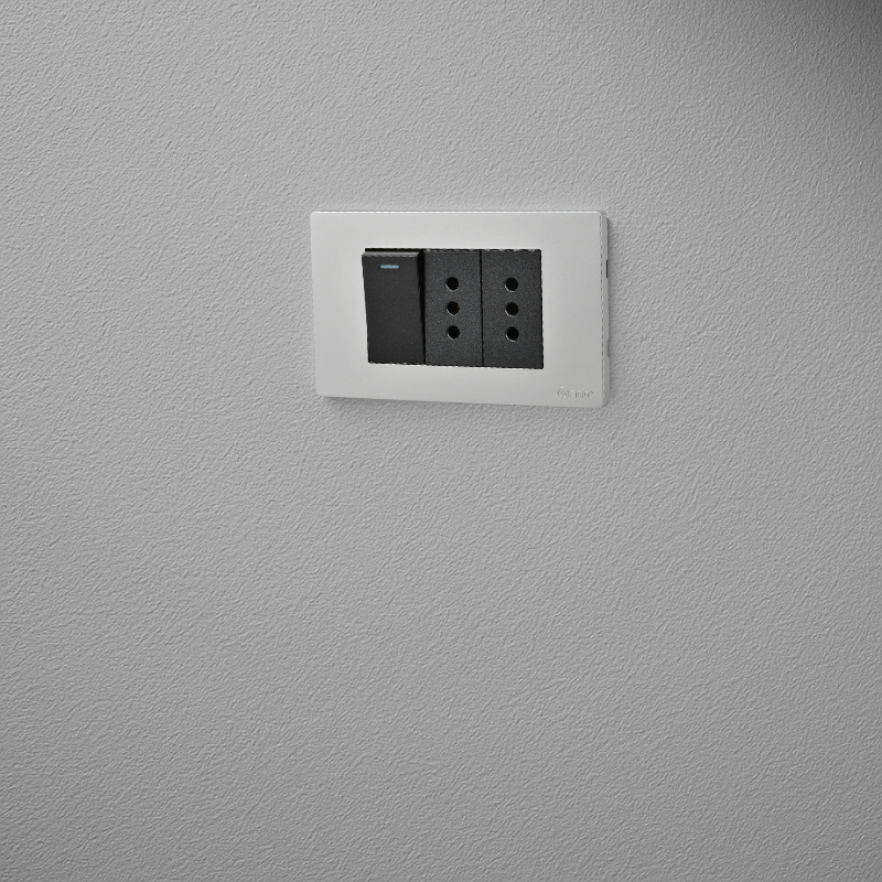 Interruptor Puenteado Armado 9/12 16A + 2 Tomacorrientes 10A Plateado/Negro SEC