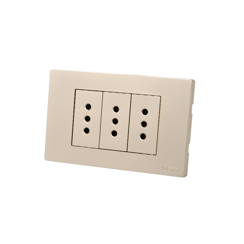 Tomacorriente Triple Armado 10A Dorado SEC
