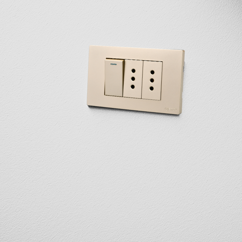Interruptor Puenteado Armado 9/12 16A + 2 Tomacorrientes 10A Dorado SEC