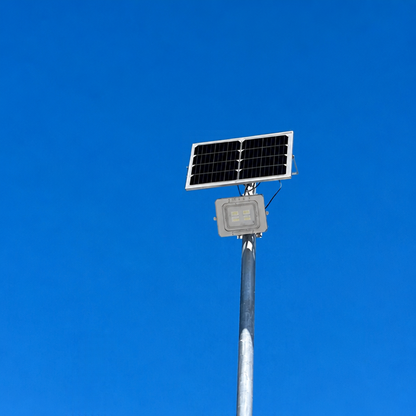 Foco Proyector Led con panel solar Modelo Austral Profesional 100W 800lm 6500K IP65 IK08 + Control
