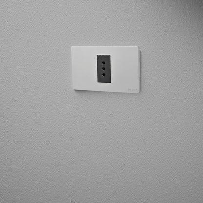 Tomacorriente Simple Puenteado Armado 10A Plateado/Negro SEC