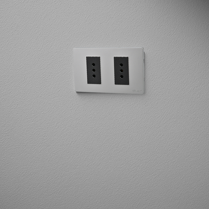 Tomacorriente Doble Puenteado Armado 10A Plateado/Negro SEC