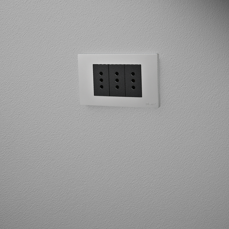 Tomacorriente Triple Puenteado Armado 10A Plateado/Negro SEC