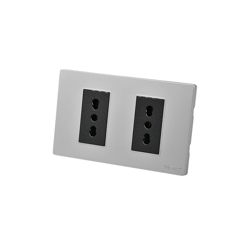 Tomacorriente Doble Puenteado Armado 16A Plateado/Negro SEC