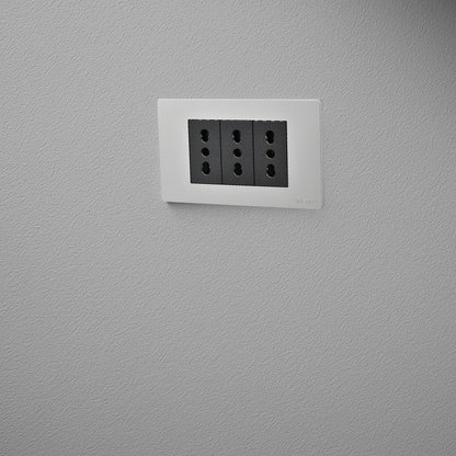 Tomacorriente Triple Puenteado Armado 16A Plateado/Negro SEC
