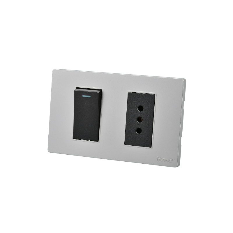 Interruptor Puenteado Armado 9/12 16A + Tomacorriente 10A Plateado/Negro  SEC