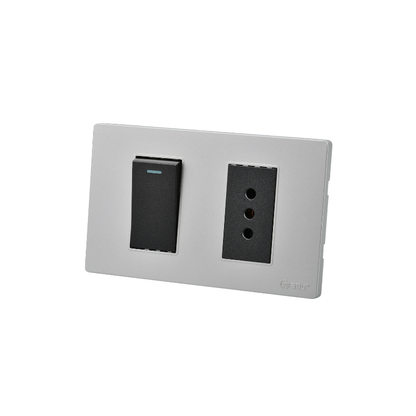 Interruptor Puenteado Armado 9/12 16A + Tomacorriente 10A Plateado/Negro  SEC