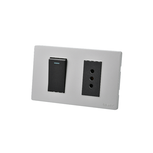 Interruptor Puenteado Armado 9/12 16A + Tomacorriente 10A Plateado/Negro  SEC