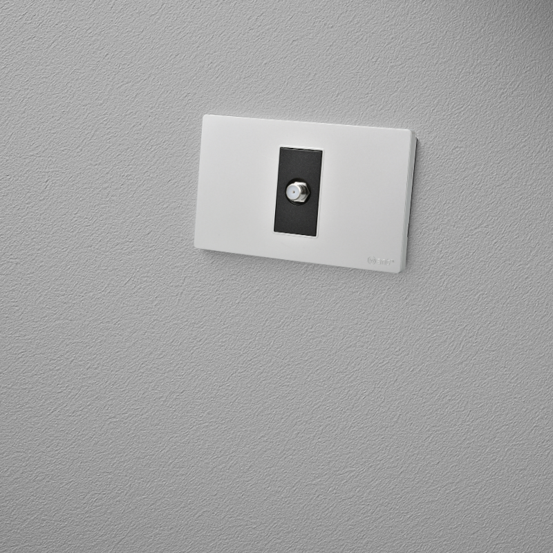 Toma Tv Plateado/Negro