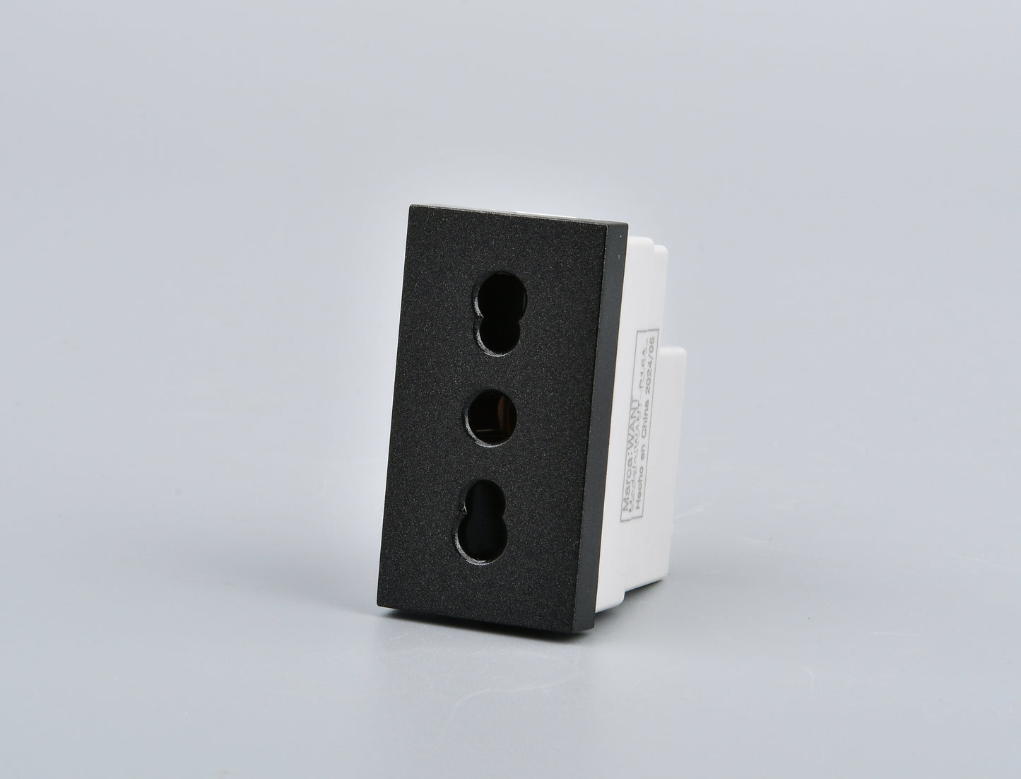 Modulo Tomacorriente Met 16A 250v Plateado/Negro