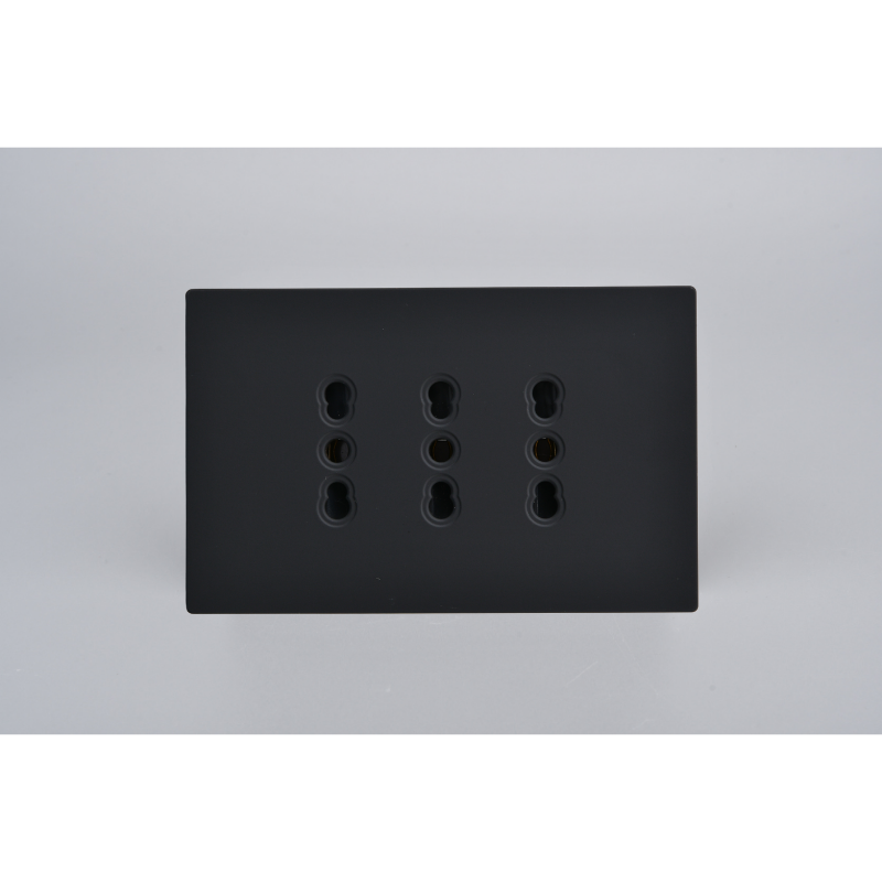 Tomacorriente Triple Puenteado 10/16A Negro Plano SEC