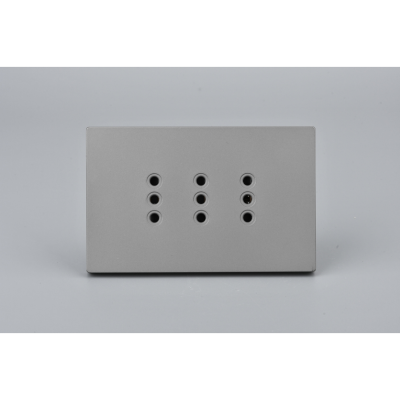 Tomacorriente Triple Puenteado 10A Gris Plano SEC