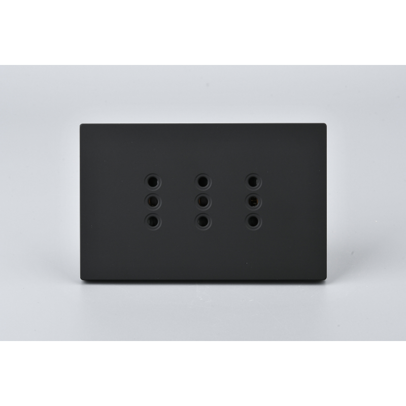 Tomacorriente Triple Puenteado 10A Negro Plano SEC