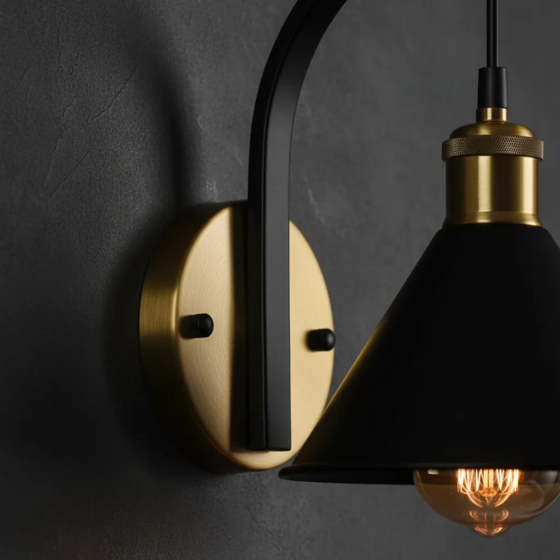 Aplique Lampara Con Pantalla Negra Cuerpo Bronce Modelo Nash (Copia)