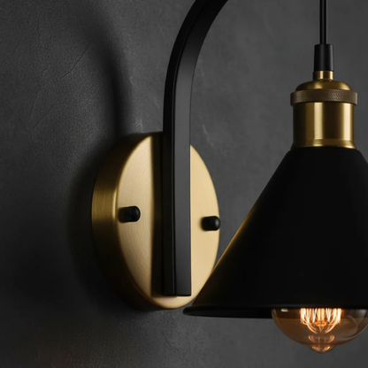 Aplique Lampara Con Pantalla Negra Cuerpo Bronce Modelo Nash (Copia)