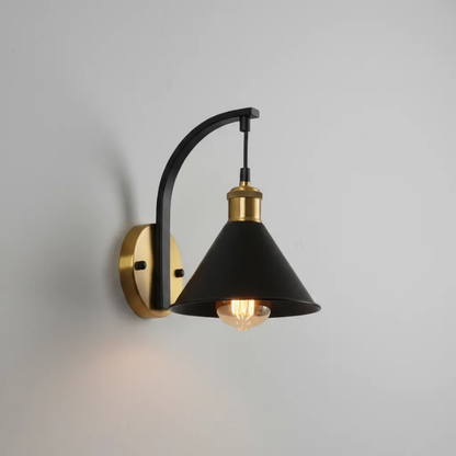 Aplique Lampara Con Pantalla Negra Cuerpo Bronce Modelo Nash (Copia)